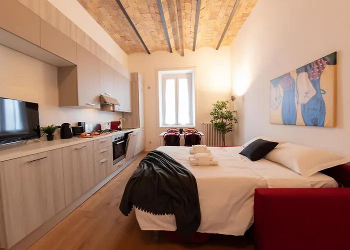 The Rent - One-bedroom Near San Pietro *